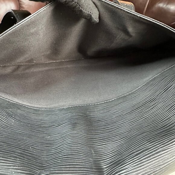 Authentic Louis Vuitton Segur Epi Leather Shoulder Bag - Picture 14 of 16